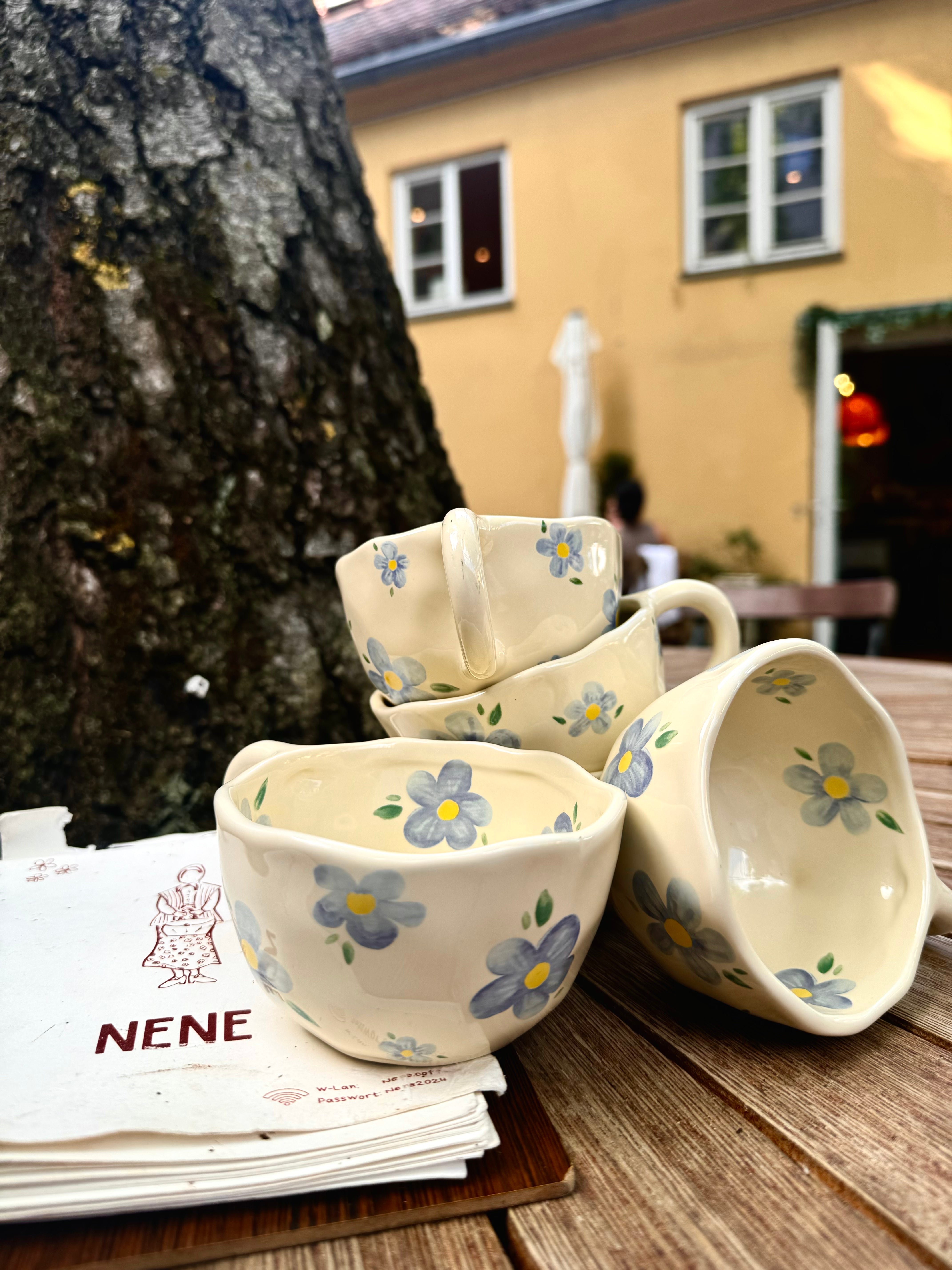 NENE´s Tasse © mit blauen Blumenmuster - DEDE loves NENE